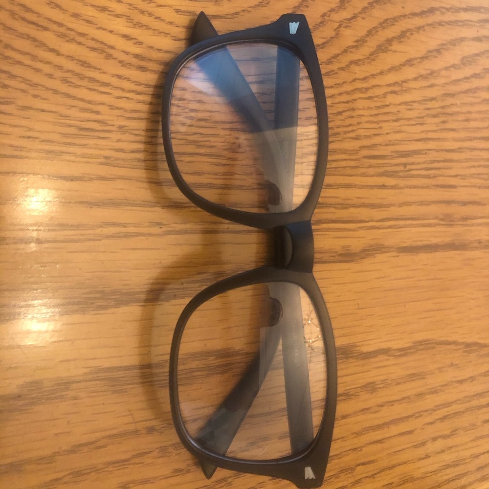 Blue light glasses never worn